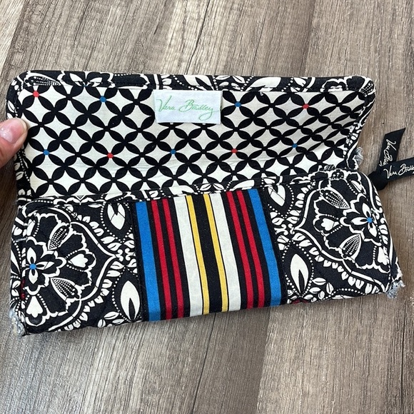 Vera Bradley Barcelona Hard Wallet Floral Black and White - Picture 3 of 11